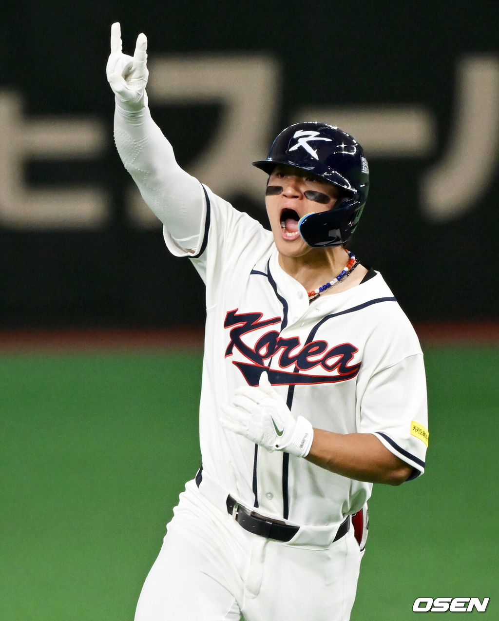 8일 일본 도쿄돔에서 2026 월드베이스볼클래식(WBC) 1라운드 C조 조별리그 대한민국과 대만의 경기가 열렸다.한국은 전날(7일) 일본과의 경기에서 6-8로 석패했다. 앞서 체코전을 11-4로 잡았던 한국은 1승1패를 마크하게 됐고, 남은 대만전과 호주전에 사활을 걸어야 한다.6회말 1사 1루에서 한국 김도영이 역전 좌월 투런포를 날리며 기뻐하고 있다. 2026.03.08 /spjj@osen.co.kr