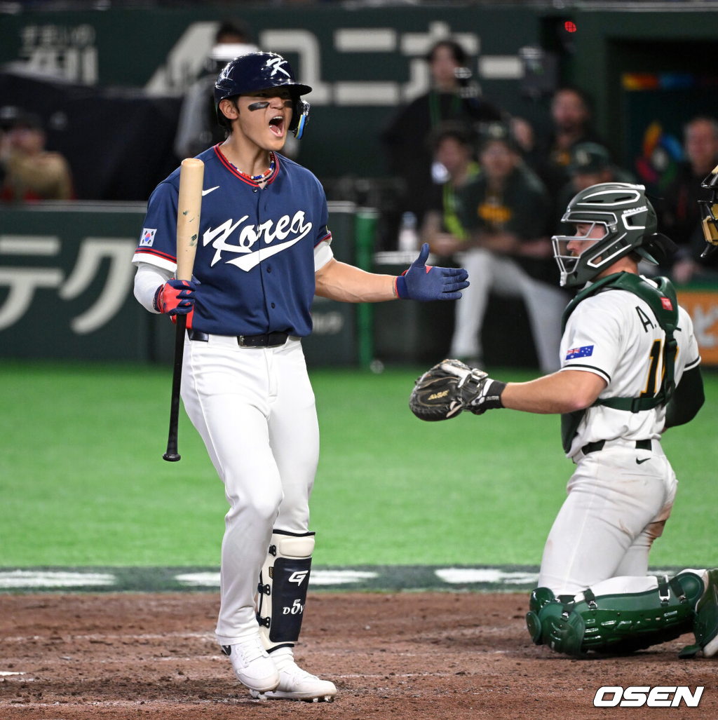 9일 일본 도쿄돔에서 월드베이스볼클래식(WBC) 조별리그 C조 한국과 호주의 경기가 열렸다.C조는 일본이 3승으로 조 1위를 확정, 8강에 진출했다. 호주가 2승 1패, 대만이 2승 2패, 한국이 1승 2패, 체코는 3패다.한국 WBC 대표팀이 8강에 진출하려면 호주에 2점 이하로 실점하면서 5점 차 이상으로 승리해야만 한다.9회초 무사에서 한국 김도영이 볼넷을 얻어내고 있다. 2026.03.09 /spjj@osen.co.kr