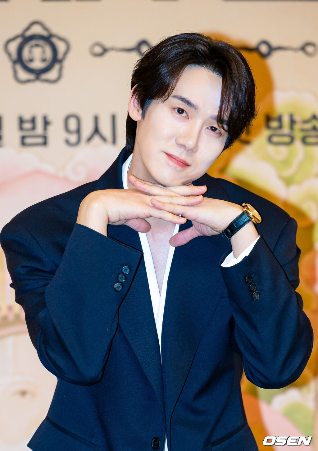 11일 오후 서울 양천구 목동SBS에서 SBS 금토드라마 '신이랑 법률사무소' 제작발표회가 열렸다.이 자리에는 신중훈 감독과 배우 유연석, 이솜, 김경남이 참석했다. '신이랑 법률사무소'는 오는 13일(금) 첫 방송을 시작으로 매주 금, 토 밤 9시 50분 SBS에서 방송된다.배우 유연석이 포토타임을 갖고 있다. 2026.03.11 /rumi@osen.co.kr