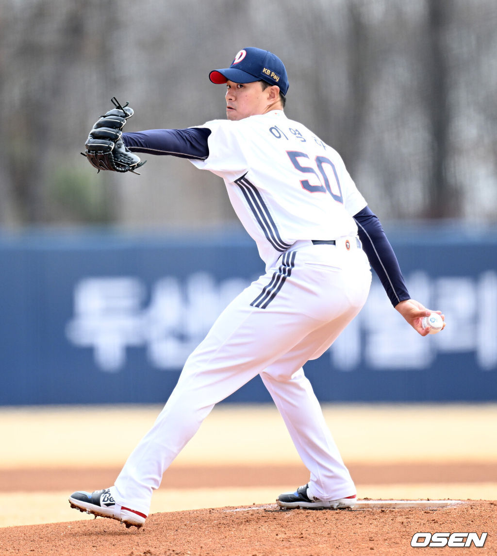 14일 경기도 이천 베어스파크에서 ‘2026 신한 SOL KBO리그’ 시범경기 두산 베어스와 삼성 라이온즈의 경기가 열렸다.두산은 이영하, 삼성은 장찬희를 선발 투수로 내세웠다.1회초 무사에서 두산 선발투수 이영하가 역투하고 있다. 2026.03.14 /sunday@osen.co.kr