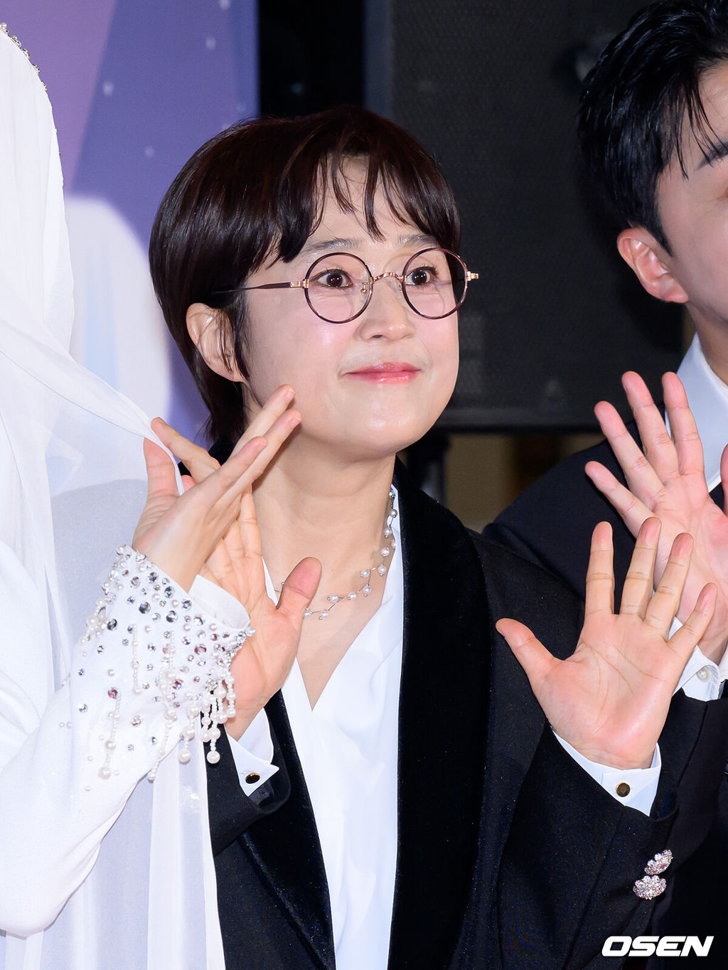 29일 오후 서울 마포구 MBC 미디어센터 공개홀에서 ‘2025 MBC 방송연예대상’ 레드카펫 행사가 열렸다.올해 MBC 방송연예대상 주인공은 유재석, 전현무, 기안84로 압축된다.MBC 방송연예대상은 29일 오후 8시 50분 MBC에서 생중계된다. 송은이가 레드카펫을 밟고 있다. 2025.12.29 /sunday@osen.co.kr