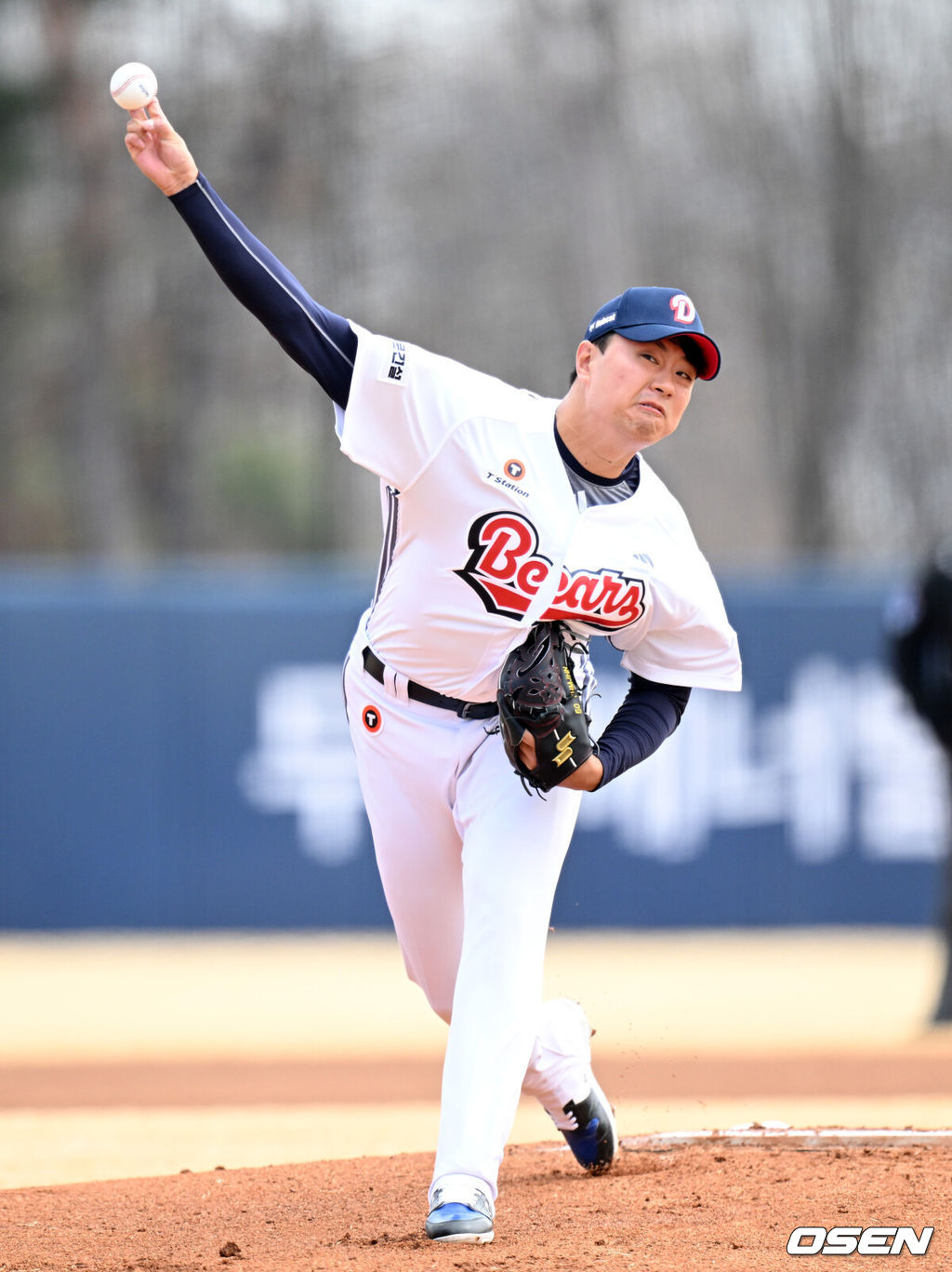 14일 경기도 이천 베어스파크에서 ‘2026 신한 SOL KBO리그’ 시범경기 두산 베어스와 삼성 라이온즈의 경기가 열렸다.두산은 이영하, 삼성은 장찬희를 선발 투수로 내세웠다.1회초 무사에서 두산 선발투수 이영하가 역투하고 있다. 2026.03.14 /sunday@osen.co.kr