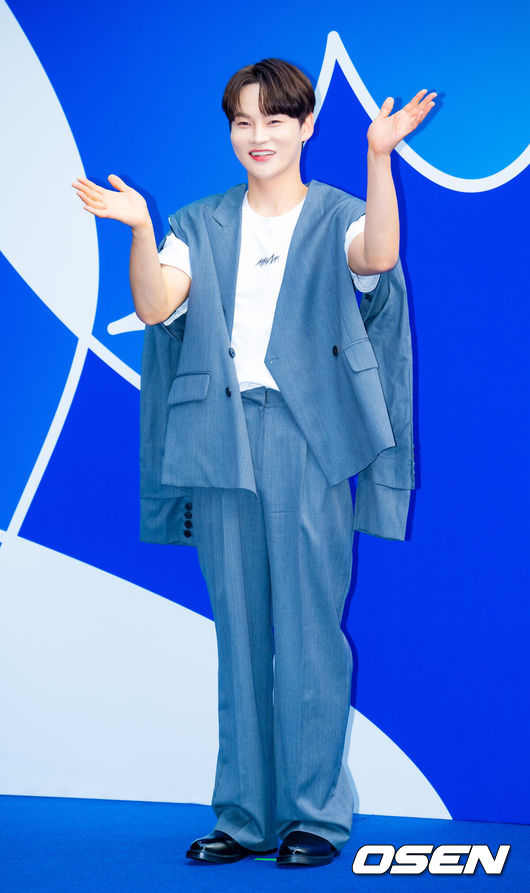 [OSEN=민경훈 기자] 7일 서울 중구 동대문디자인플라자(DDP)에서 ‘2026 S/S 서울패션위크’ 포토월 행사가 열렸다.<br /><br />‘2026 S/S 서울패션위크’는 동대문디자인플라자(DDP) 등 서울 전역에서 7일까지 펼쳐진다.<br /><br />가수 박서진이 포토타임을 갖고 있다. 2025.09.07 / rumi@osen.co.kr