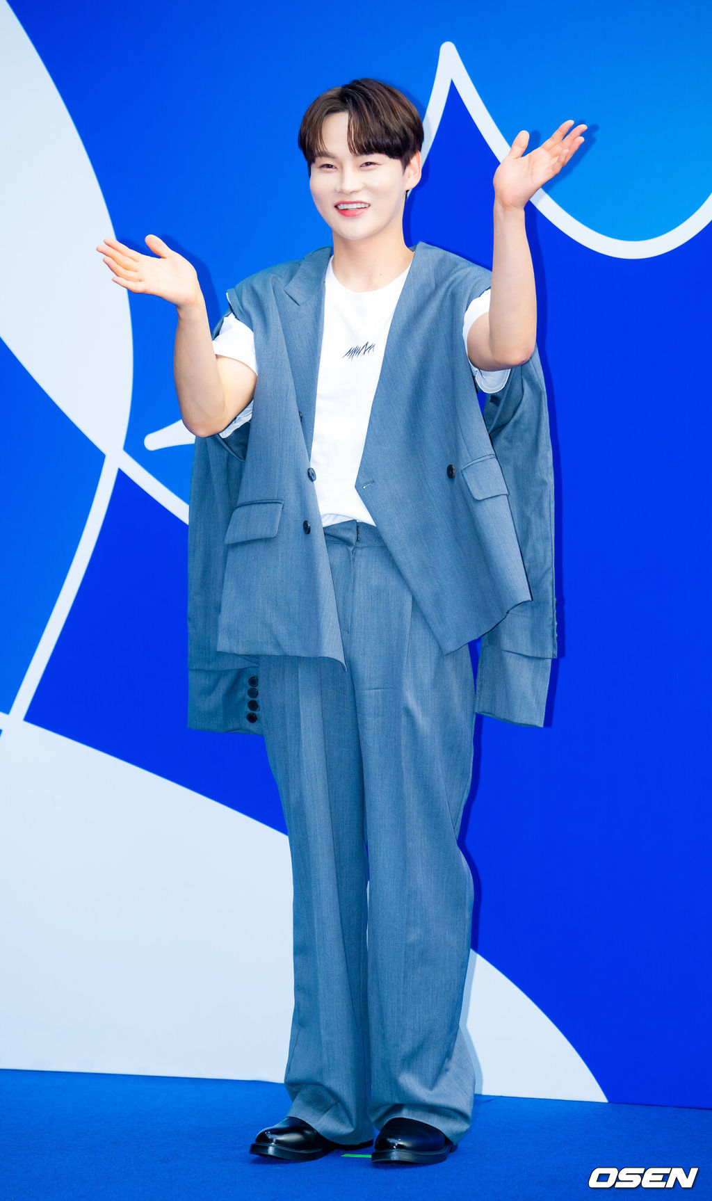 7일 서울 중구 동대문디자인플라자(DDP)에서 ‘2026 S/S 서울패션위크’ 포토월 행사가 열렸다.<br /><br />‘2026 S/S 서울패션위크’는 동대문디자인플라자(DDP) 등 서울 전역에서 7일까지 펼쳐진다.<br /><br />가수 박서진이 포토타임을 갖고 있다. 2025.09.07 / rumi@osen.co.kr