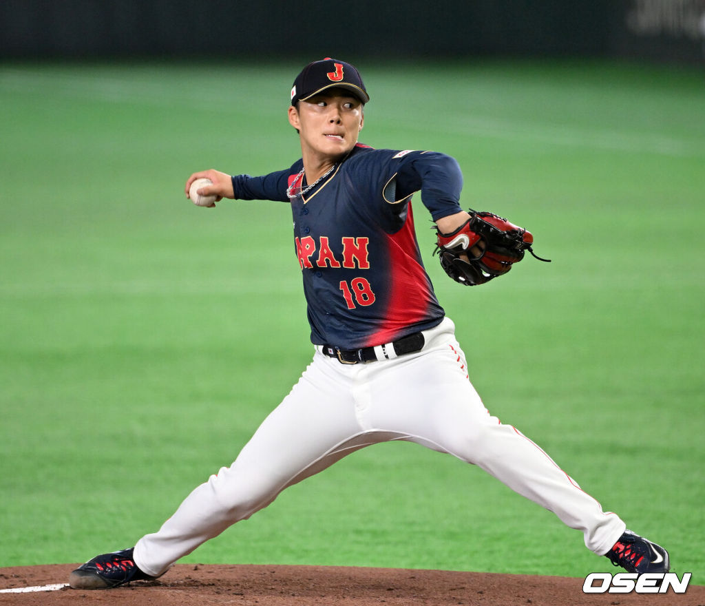 6일 일본 도쿄돔에서 월드베이스볼클래식(WBC) 조별리그 C조 일본과 대만의 경기가 열렸다.일본은 야마모토 요시노부, 대만은 쩡하오쥔을 선발로 내세웠다.1회말 무사에서 일본 선발투수 야마모토 요시노부가 역투하고 있다. 2026.03.06 /spjj@osen.co.kr