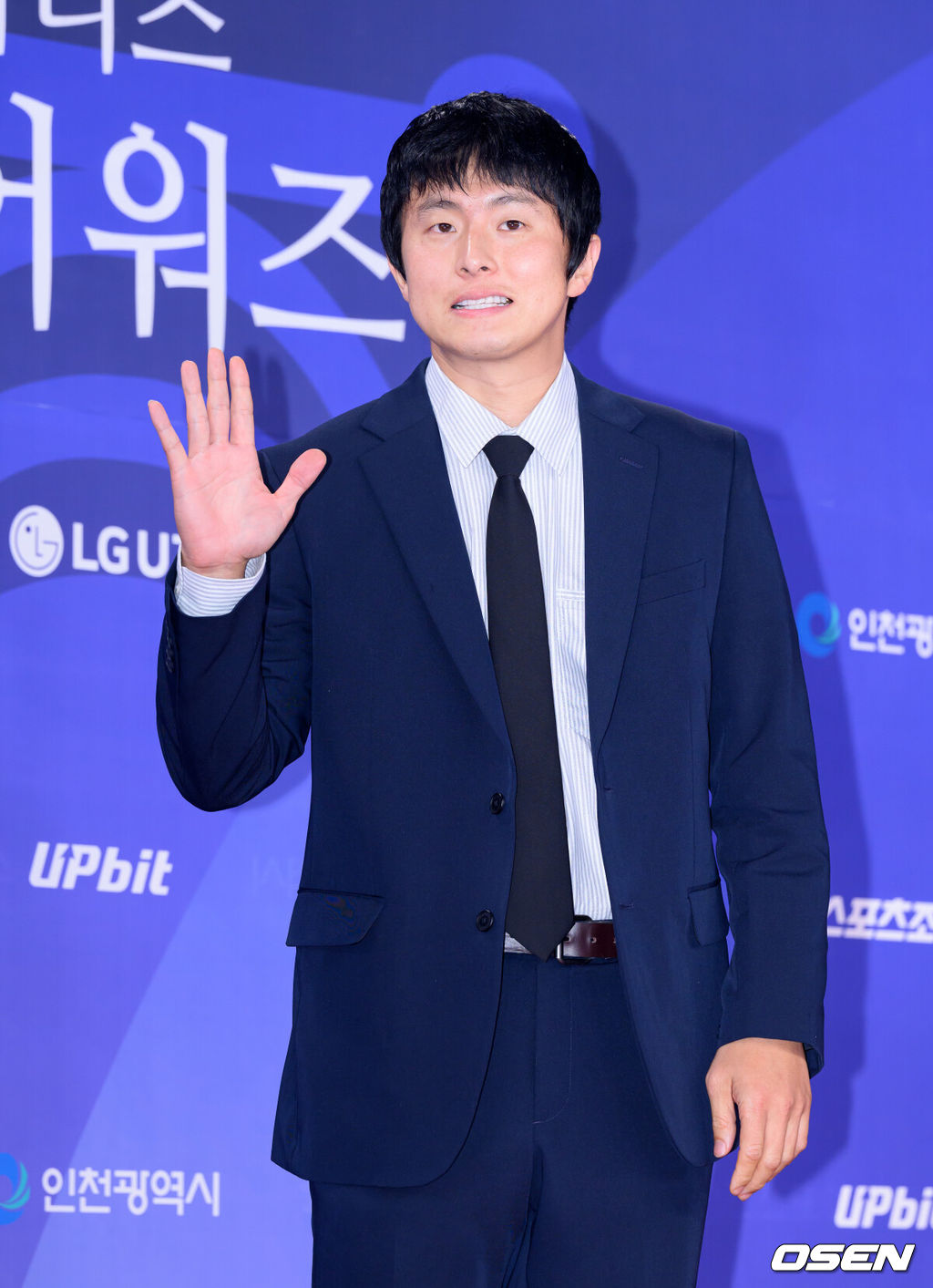 제4회 청룡시리즈어워즈 레드카펫 및 포토월 행사가 18일 인천 파라다이스시티에서 열렸다.청룡시리즈어워즈는 2022년 대한민국 최초로 시도된 오리지널 스트리밍 시리즈를 대상으로 하는 시상식이다. 사회는 전현무와 임윤아로 4년 연속 호흡을 맞춘다.방송인 기안84가 레드카펫을 밟고 있다. 2025.07.18 /sunday@osen.co.kr  