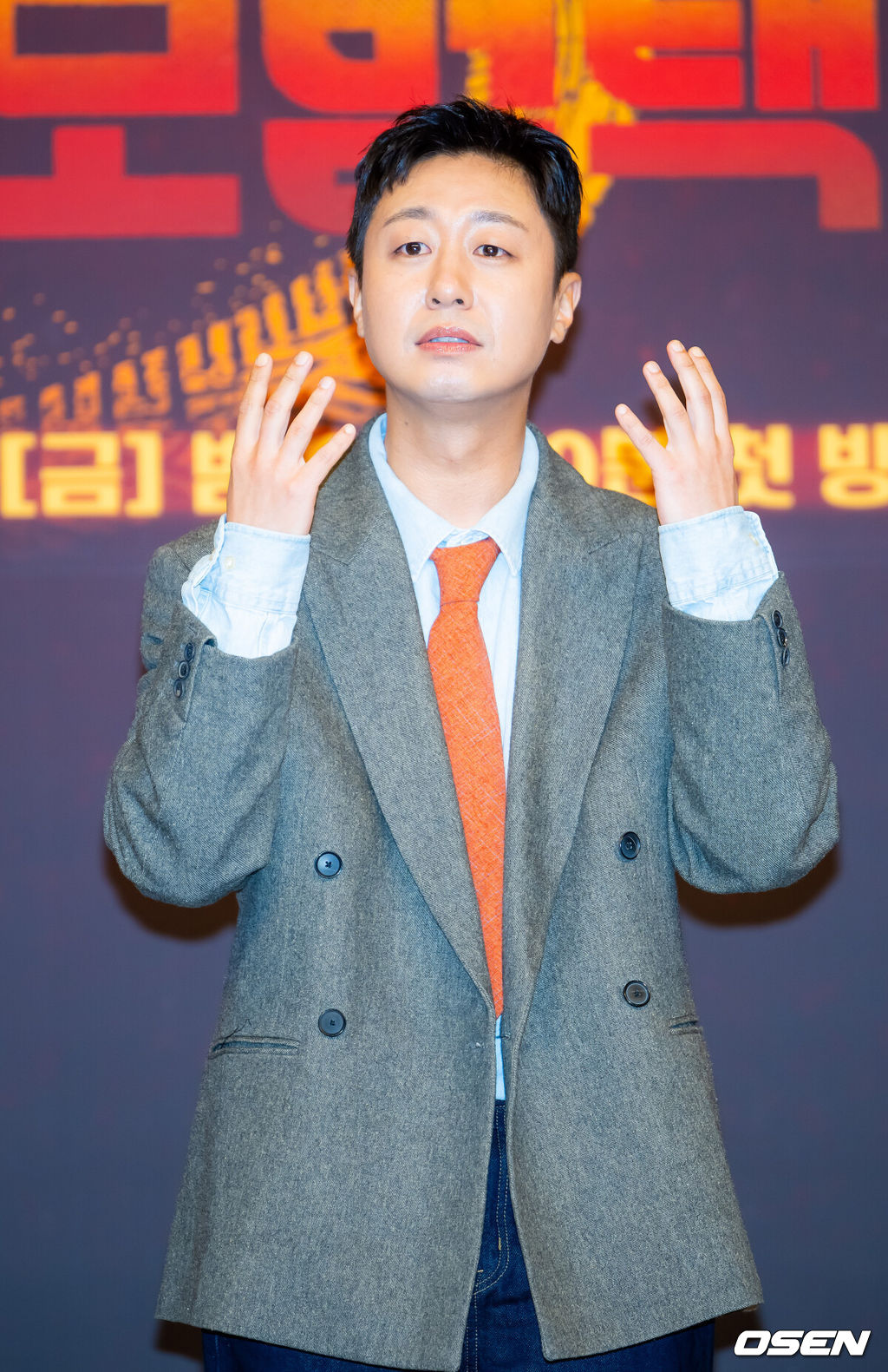 18일 오후 서울 양천구 목동 SBS 방송센터 SBS홀에서 SBS 금토드라마 ‘모범택시3’ 제작발표회가 열렸다.배우 이제훈, 김의성, 표예진, 장혁진, 배유람 주연의 드라마 ‘모범택시3’는 동명의 웹툰을 원작으로 한 시리즈물로, 베일에 가려진 택시회사 무지개 운수와 택시기사 김도기가 억울한 피해자를 대신해 복수를 완성하는 사적 복수 대행극이다. 배우 배유람이 포즈를 취하고 있다. 2025.11.18 / rumi@osen.co.kr