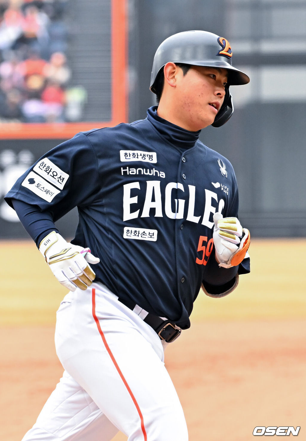 15일 대전 한화생명볼파크에서 2026 신한 SOL KBO리그 시범경기 한화 이글스와 SSG 랜더스의 경기가 열렸다.시범경기는 오는 24일까지 진행되며, 각 팀이 12경기씩 치러 총 60경기가 펼쳐진다.2회말 2사 한화 허인서가 좌월 선취 솔로홈런을 때린 후 그라운드를 돌고 있다. 2026.03.15 /rumi@osen.co.kr