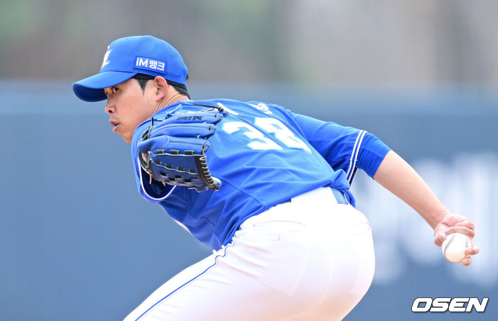 15일 경기도 이천 두산베어스파크에서 ‘2026 신한 SOL KBO리그’ 시범경기 두산 베어스와 삼성 라이온즈의 경기가 열렸다.홈팀 두산은 최승용, 방문팀 삼성은 임기영을 선발로 내세웠다.삼성 선발 임기영이 힘차게 공을 뿌리고 있다. 2026.03.15 / dreamer@osen.co.kr