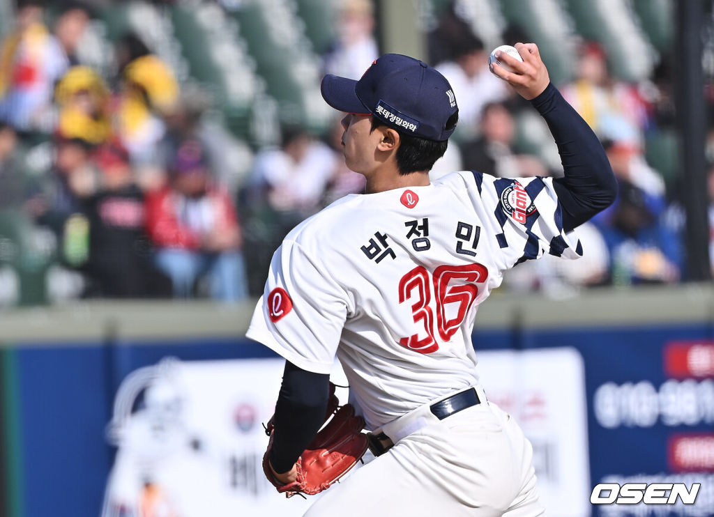14일 부산 사직야구장에서 2026 신한 SOL KBO 리그 롯데 자이언츠와 LG 트윈스의 시범경기가 열렸다. 홈팀 롯데는 로드리게스가, 방문팀 LG는 임찬규가 선발 출전했다.롯데 자이언츠 박정민이 역투하고 있다. 2026.03.14 / foto0307@osen.co.kr