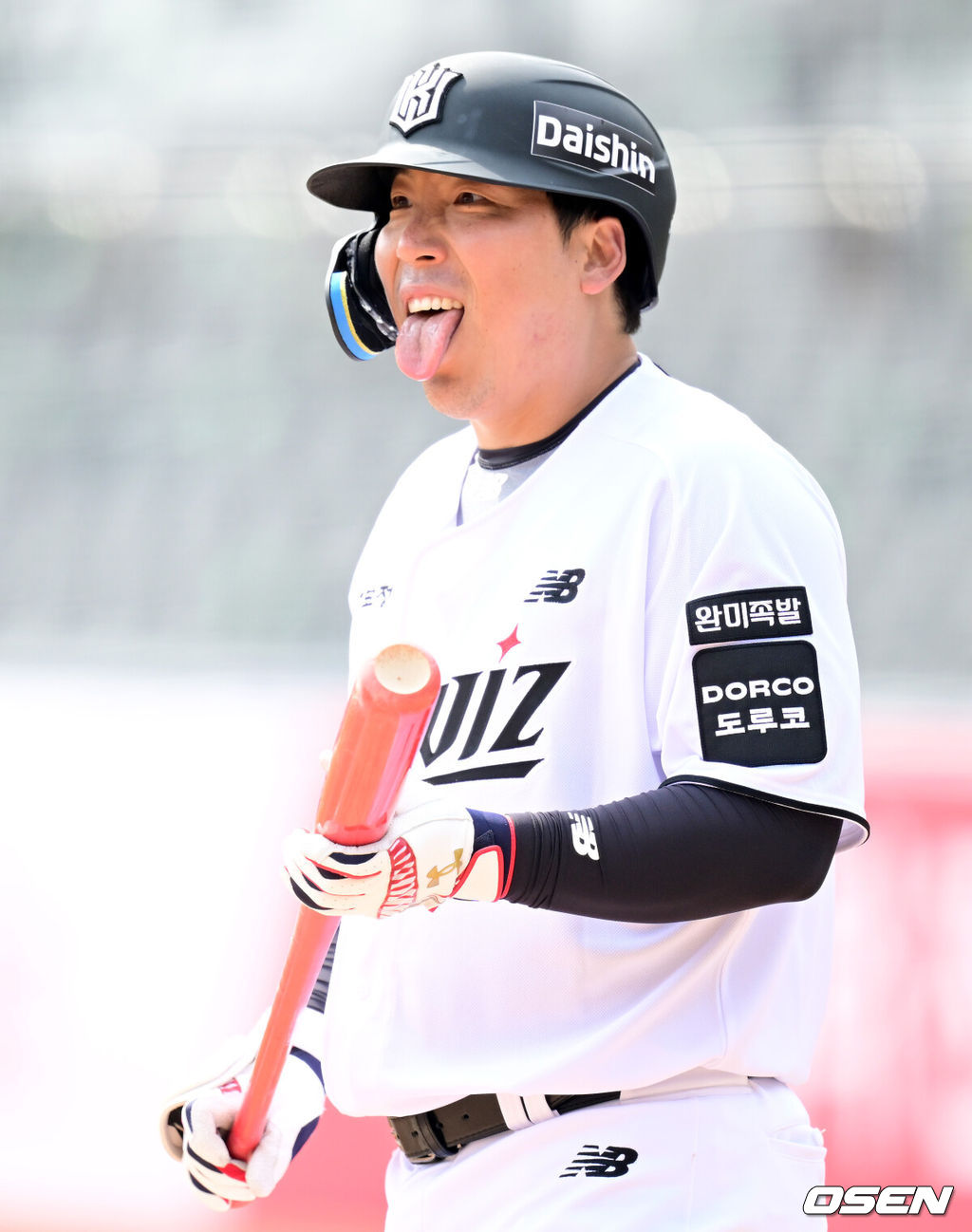 16일 경기도 수원 KT위즈파크에서 ‘2026 신한 SOL KBO리그’ 시범경기 KT 위즈와 LG 트윈스의 경기가 열린다.홈팀 KT는 권성준, 방문팀 LG는 라클란 웰스를 선발 투수로 내세웠다.1회말 1사 주자없는 상황 KT 김현수가 타석에 들어서고 있다. 2026.03.16 / dreamer@osen.co.kr