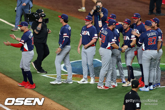 [사진] 미국 선수들이 WBC 준결승 도미니카공화국전 승리 후 기뻐하고 있다. ⓒGettyimages(무단전재 및 재배포 금지)