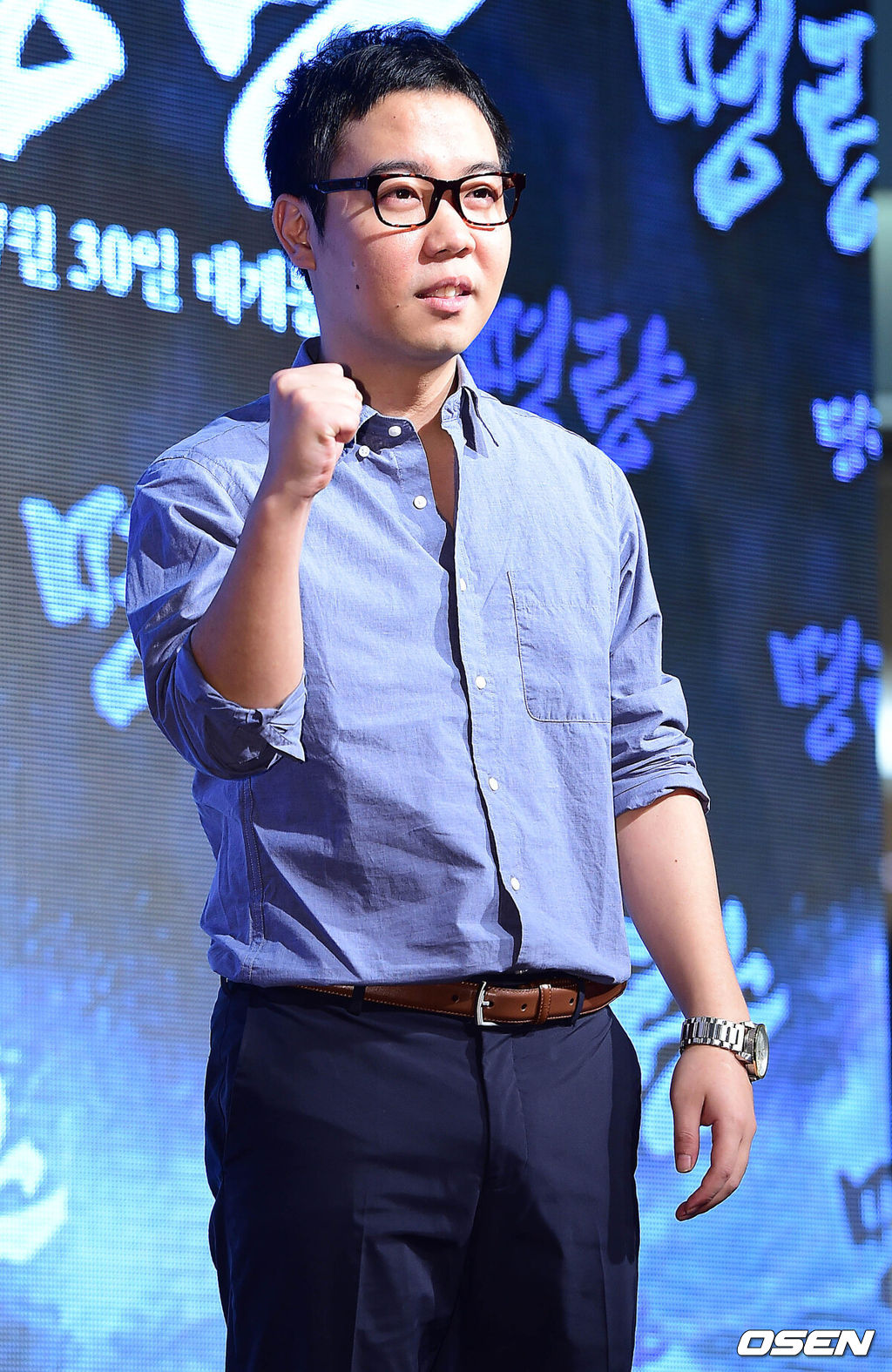 개그맨 황현희가 21일 오후 서울 영등포 타임스퀘어에서 진행된 영화 '명량'(감독 김한민) 레드카펫 행사에 참석해 포즈를 취하고 있다.영화 '명량'은 1597년 임진왜란 6년, 단 12척의 배로 330척에 달하는 왜군의 공격에 맞서 싸운 역사상 가장 위대한 전쟁 명량대첩을 그린 영화로 스펙터클한 볼거리와 화려한 액션으로 기대감을 높인 바 있다.한편 '최종병기 활(2011)'을 연출했던 김한민 감독이 메가폰을 잡고 최민식, 류승룡, 조진웅, 진구, 이정현 등이 열연하는 영화 '명량'은 오는 30일 개봉 예정이다./dreamer@osen.co.kr