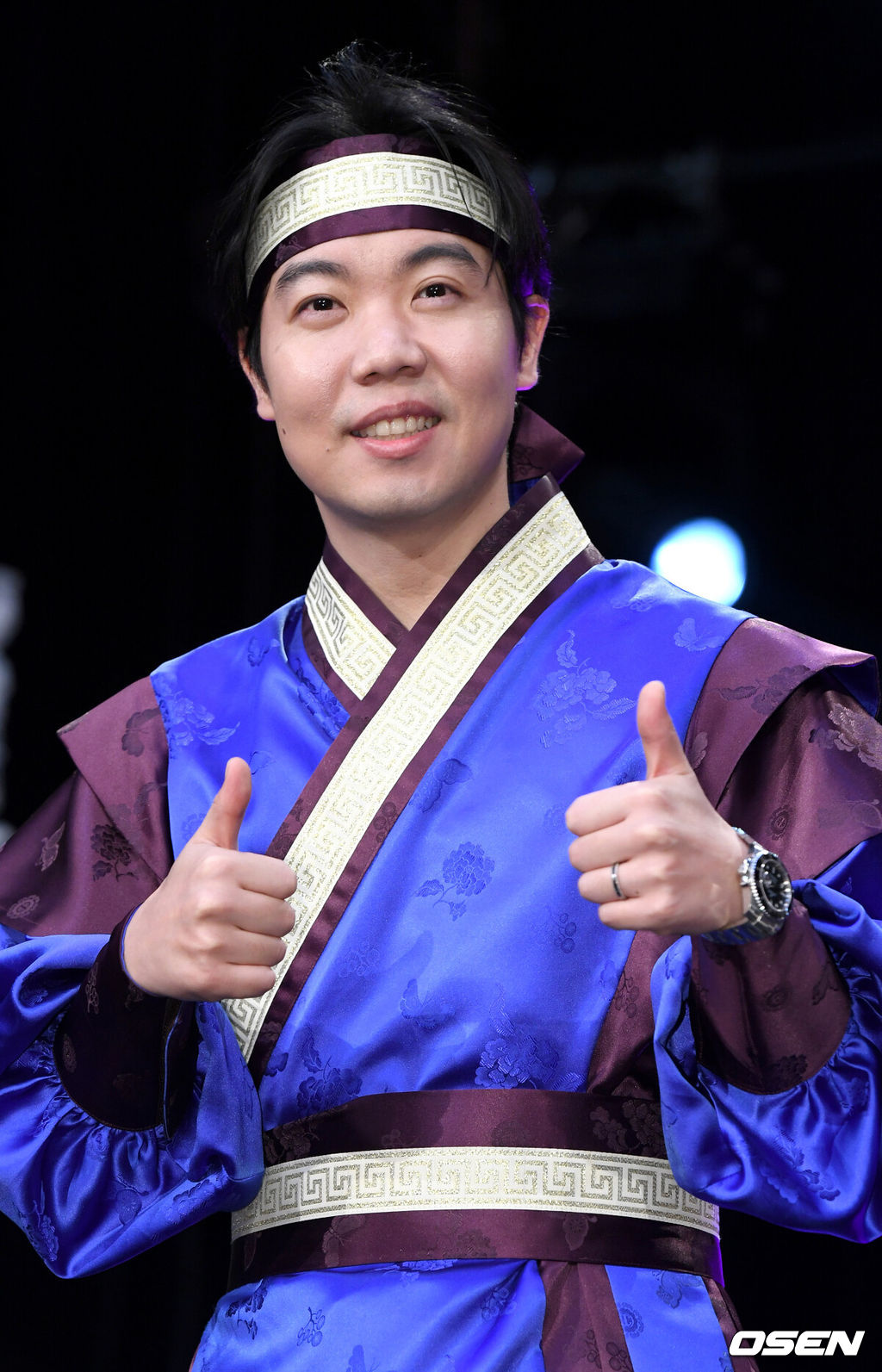 10일 오후 서울 가양동 IHQ미디어 스튜디오에서 코미디 TV ‘스마일 킹’ 리허설 및 기자간담회가 열렸다.개그맨 황현희가 포토타임을 하고 있다. /dreamer@osen.co.kr