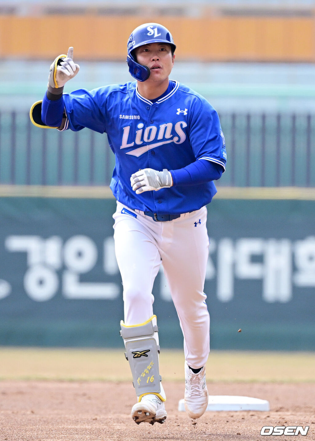 16일 인천 SSG랜더스필드에서 ‘2026 신한 SOL KBO리그’ 시범경기 SSG 랜더스와 삼성 라이온즈의 경기가 열렸다.시범경기는 오는 24일까지 각 팀당 12경기씩 총 60경기가 펼쳐진다.3회초 무사에서 삼성 류지혁이 선제 중월 솔로포를 날리고 그라운드를 돌고 있다. 2026.03.16 / jpnews@osen.co.kr