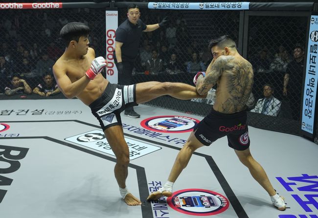 ‘로드FC 라이트급 최연소 챔피언’ 박시원이 브라질 챔피언을 꺾고 ‘웰터급 챔피언’ 윤태영을 콜아웃 했다. / 로드FC