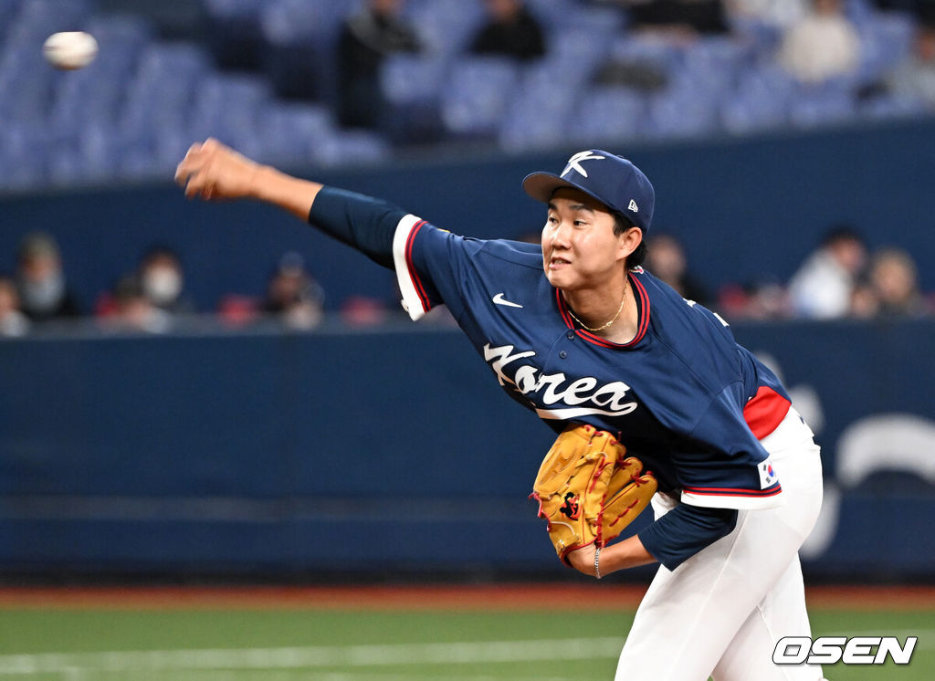 3일 일본 오사카 교세라돔에서 월드베이스볼클래식(WBC) 공식 연습 경기 한국 야구 대표팀과 오릭스 버팔로스의 경기가 열렸다.우리 대표팀은 연습 경기 2차전을 치른 뒤 5일 일본 도쿄돔에서 체코와 WBC 조별리그 1차전에서 격돌한다.8회말 한국 유영찬이 역투하고 있다. 2026.03.03 /spjj@osen.co.kr