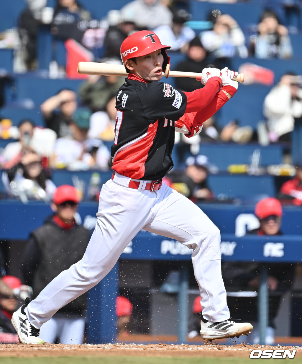 17일 창원NC파크에서 2026 신한 SOL KBO 리그 시범경기 NC 다이노스와 KIA 타이거즈의 경기가 열렸다.홈팀 NC는 테일러가, 방문팀 KIA는 양현종이 선발 출전했다.KIA 타이거즈 김호령이 6회초 1사 1루 우중간 동점 1타점 2루타를 치고 있다. 2026.03.17 / foto0307@osen.co.kr