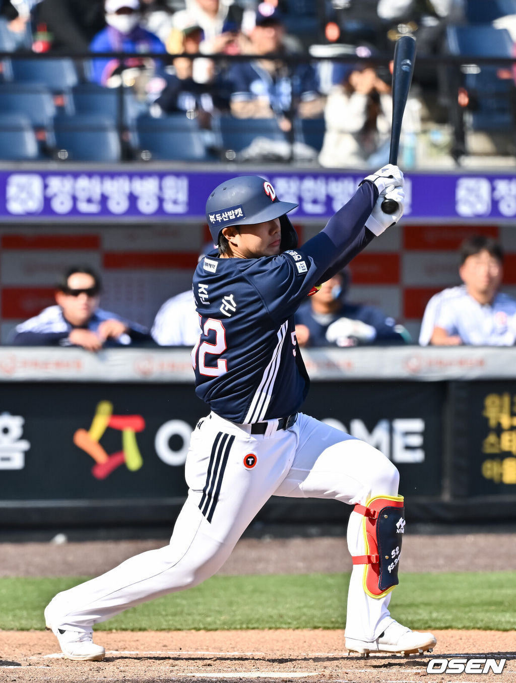 17일 오후 대전 한화생명볼파크에서 2026 신한 SOL KBO 리그 시범경기 한화 이글스와 두산 베어스의 경기가 진행됐다.전날 경기에서는 두산이 한화를 상대로 8-4 승리를 거뒀다.8회초 두산 선두타자 박준순이 동점 솔로홈런을 날리고 있다  2026.03.17 / soul1014@osen.co.kr