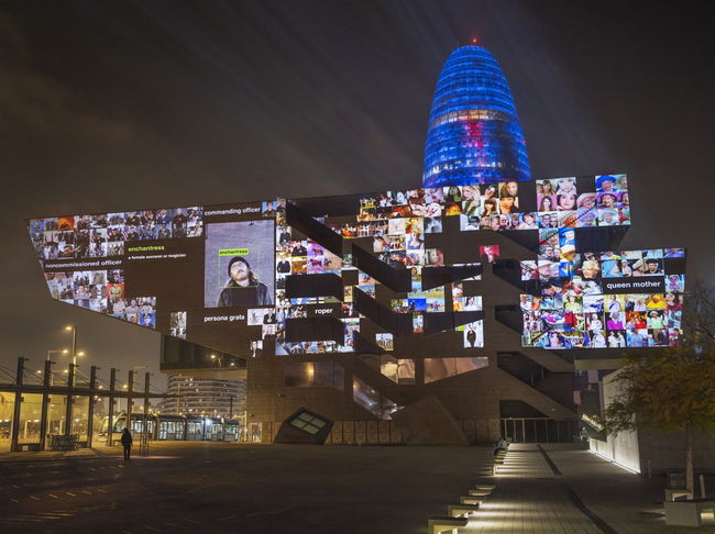 트레버 페글렌 작가의 관객 참여형 프로젝트 이미지넷의 얼굴들(Faces of ImageNet, 2022)