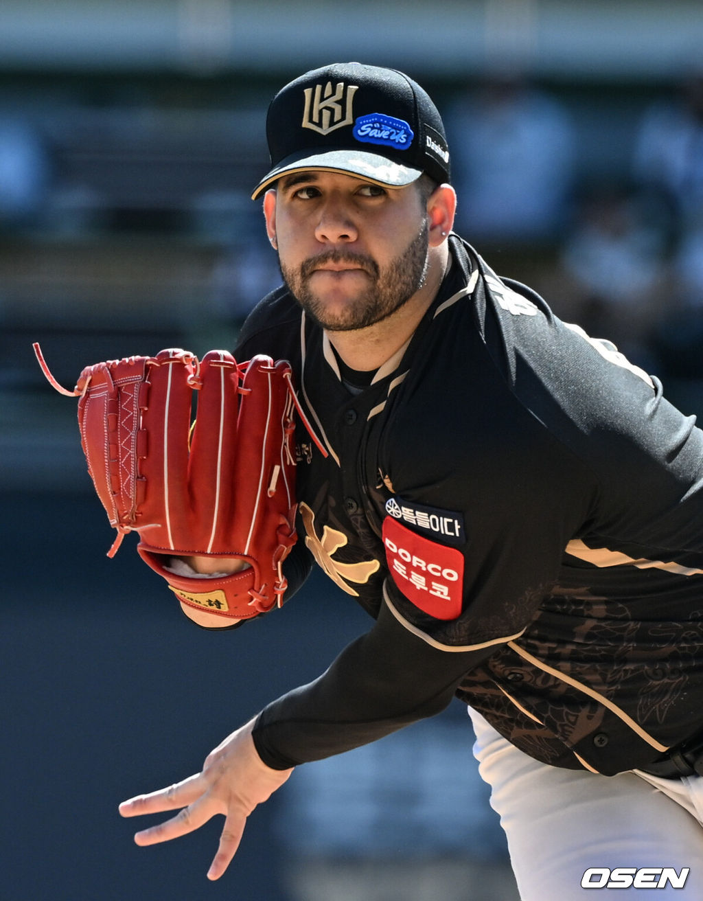 21일 수원 KT위즈파크에서 ‘2025 신한 SOL Bank KBO리그’ KT 위즈와 삼성 라이온즈의 경기가 열렸다.KT는 외국인 투수 헤이수스를, 삼성은 양창섭을 선발투수로 내세웠다.1회초 KT 헤이수스가 역투하고 있다. 2025.09.21 /cej@osen.co.kr