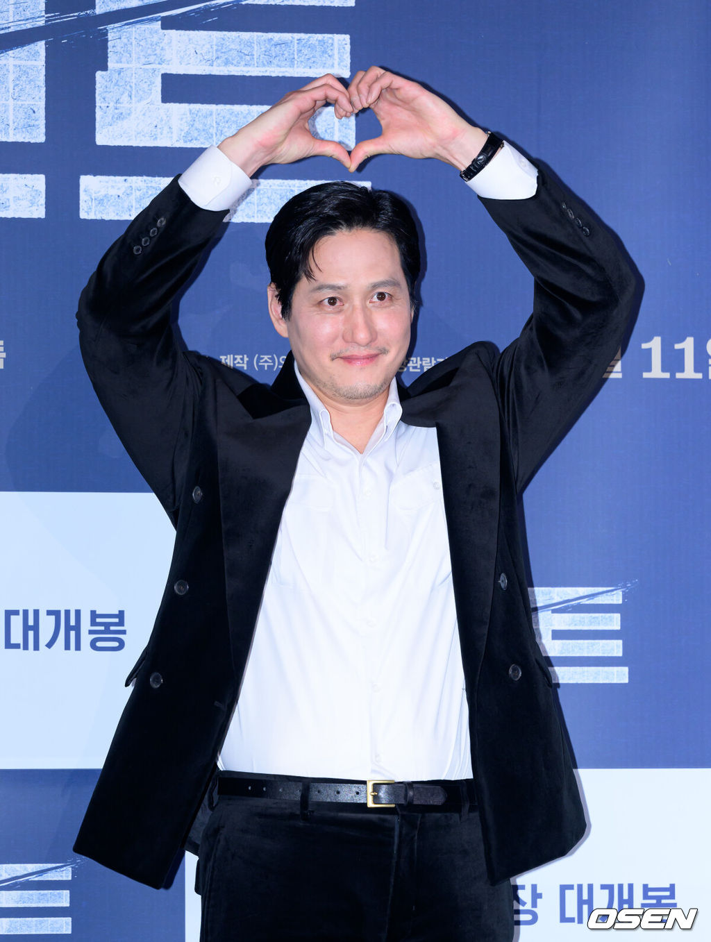 4일 오후 서울 CGV 용산아이파크몰에서 영화 '휴민트' 언론시사회가 열렸다.영화 ‘휴민트’는 비밀도, 진실도 차가운 얼음 바다에 수장되는 블라디보스토크에서 서로 다른 목적을 가진 이들이 격돌하는 이야기.배우 박해준이 포토타임을 말하고 있다. 2026.02.04 / sunday@osen.co.kr