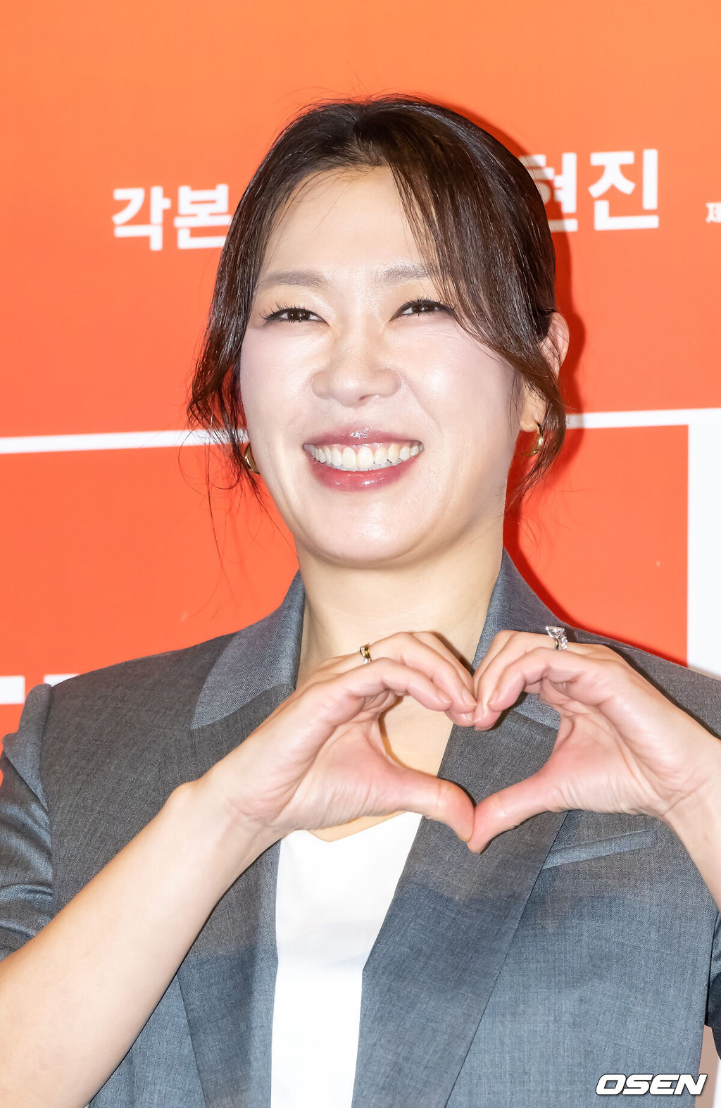 24일 오후 서울 용산아이파크몰 내 용산CGV에서 영화 ‘매드 댄스 오피스’(조현진 감독) 언론시사회가 진행됐다.<br /><br />‘매드 댄스 오피스’는 24시간 완벽하게 살아오던 공무원 국희(염혜란)가 조금 망해버린 인생 앞에서 플라멩코 스텝을 밟으며 몰랐던 희망을 찾아가는 이야기를 그린 작품이다<br /><br />배우 염혜란이 포즈 취하고 있다.  2026.02.21 / soul1014@osen.co.kr