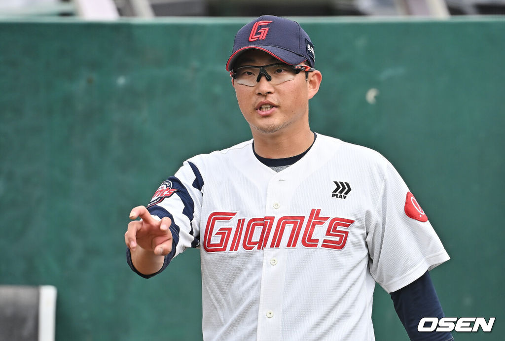 15일 부산 사직야구장에서 2026 신한 SOL KBO 리그 롯데 자이언츠와 LG 트윈스의 시범경기가 열린다. 지난 12일 시작된 시범경기는 24일까지 진행되며, 각 팀이 12경기씩 총 60경기가 펼쳐진다.롯데 자이언츠 박세웅이 불펜 투구를 하고 있다. 2026.03.15 / foto0307@osen.co.kr