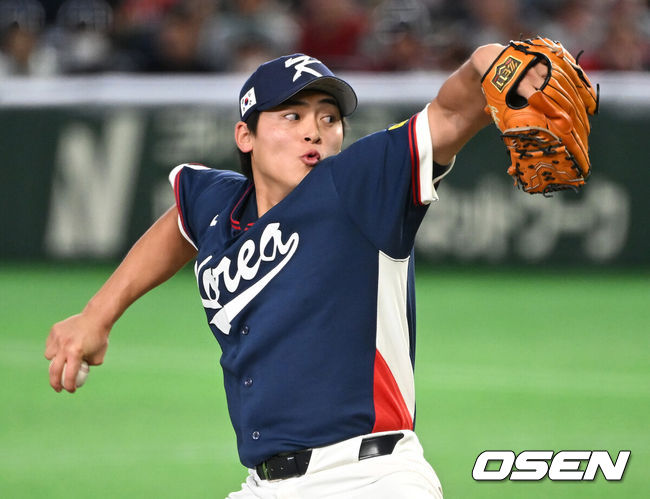 [OSEN=도쿄(일본), 손용호 기자] 9일 일본 도쿄돔에서 월드베이스볼클래식(WBC) 조별리그 C조 한국과 호주의 경기가&nbsp;열렸다.C조는 일본이 3승으로 조 1위를 확정, 8강에 진출했다. 호주가 2승 1패, 대만이 2승 2패, 한국이 1승 2패, 체코는 3패다.한국 WBC 대표팀이 8강에 진출하려면 호주에 2점 이하로 실점하면서 5점 차 이상으로 승리해야만 한다.8회말 2사 1루에서 한국 조병현이 역투하고 있다. 2026.03.09&nbsp;/spjj@osen.co.kr