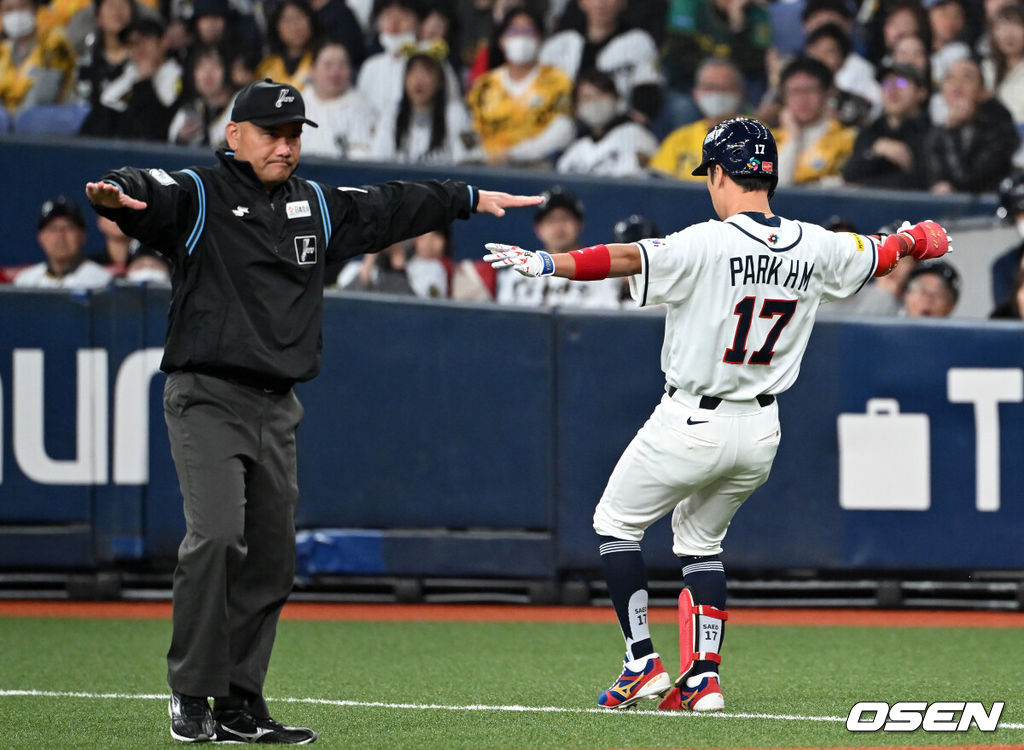 2일 일본 오사카 교세라돔에서 월드베이스볼클래식(WBC) 공식 연습 경기 한국 야구 대표팀과 한신 타이거스의 경기가 열렸다.우리 대표팀은 3일 같은 장소에서 오릭스 버팔로스와 연습 경기 2차전을 치른 뒤 5일 일본 도쿄돔에서 체코와 WBC 조별리그 1차전에서 격돌한다.9회초 무사 1루에서 한국 박해민이 내야안타를 치고 출루에 성공하고 있다. 2026.03.02 /spjj@osen.co.kr