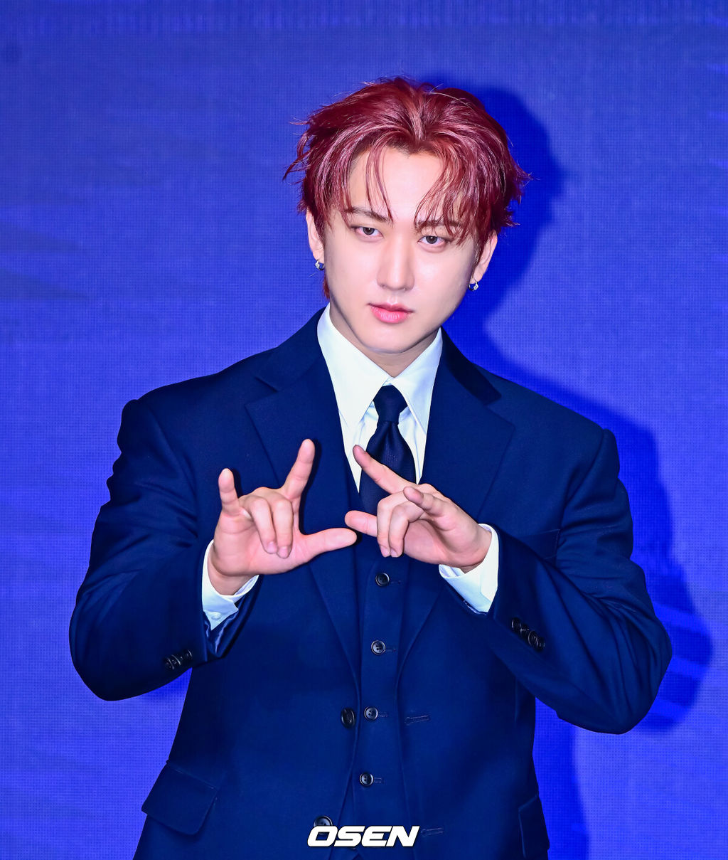 22일 서울 영등포구 여의도동 콘래드 서울에서 스트레이 키즈 정규 4집 'KARMA' OPENING CEREMONY가 열렸다.스트레이 키즈는 이날 네 번째 정규 앨범 'KARMA'(카르마)를 발매하고 컴백한다. 데뷔곡 'District 9'(디스트릭트 9)부터 발표한 모든 곡 제작에 참여한 '자체 프로듀싱 그룹' 스트레이 키즈는 이번 신작 수록 총 11트랙 전곡 작업에 참여해 그룹 개성을 살렸다. 무수한 외부 시선과 내면 갈등 속에서도 흔들리지 않고 나아가며 스스로의 길을 개척해 온 이들의 단단한 철학과 성장 서사를 다양한 장르의 곡으로 신보에 담아냈다.스트레이 키즈 창빈이 포토타임을 하고 있다. 2025.08.22 / jpnews@osen.co.kr