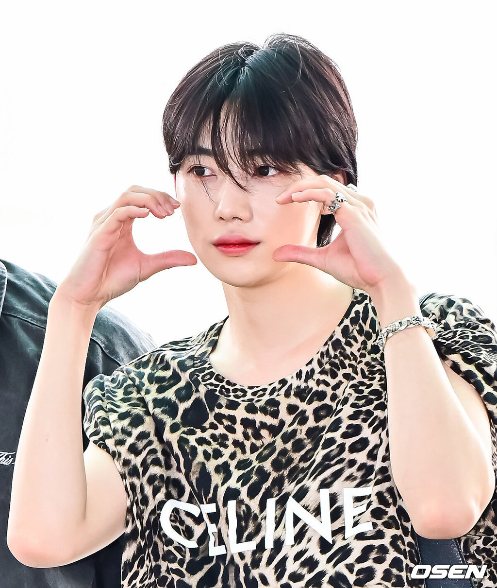 가수 더보이즈가 29일 해외 일정 참석차 인천국제공항을 통해 출국했다.더보이즈는 일본 고베에서 네 번째 월드 투어 ‘THE BLAZE’ 콘서트를 연다.더보이즈 뉴가 출국장으로 향하고 있다. 2025.08.29  / jpnews@osen.co.kr