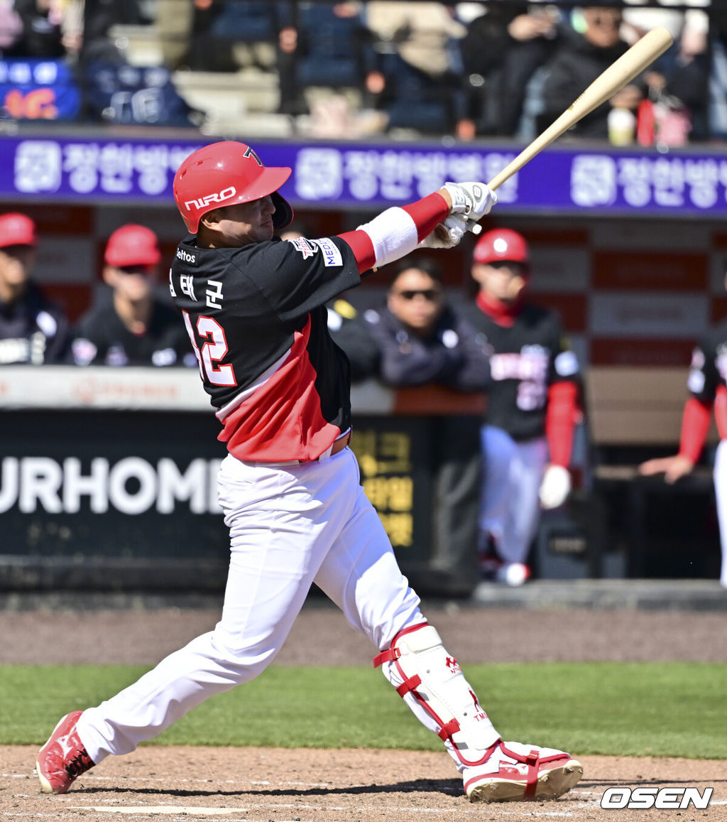 19일 오후 대전 한화생명볼파크에서 2026 신한 SOL KBO 리그 시범경기 한화 이글스와 KIA 타이거즈의 경기를 진행됐다.한화와 KIA는 시범경기에서 각각 2승 4패, 2승 1무 3패를 기록 중이다.5회초 KIA 김태군이 솔로홈런을 날리고 있다.     2026.03.19 / soul1014@osen.co.kr