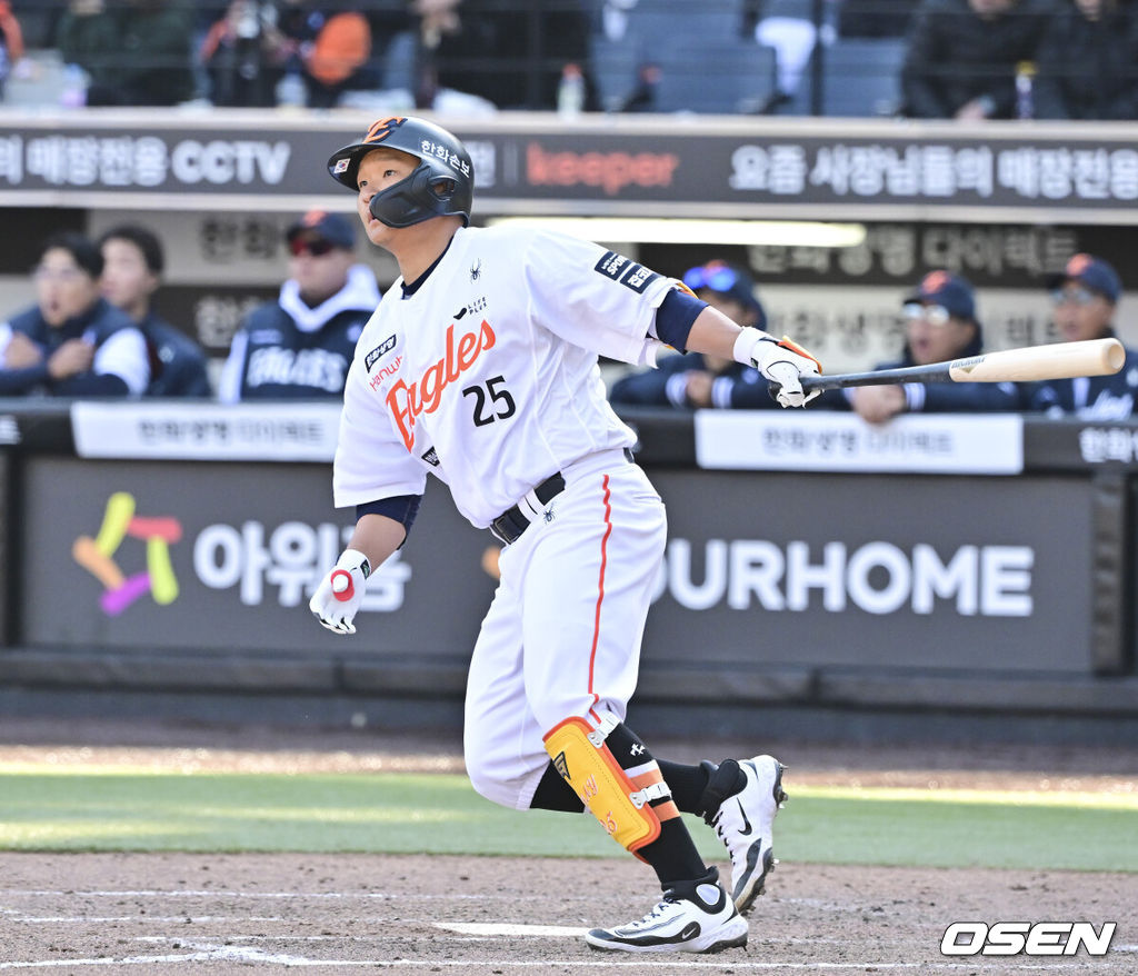 19일 오후 대전 한화생명볼파크에서 2026 신한 SOL KBO 리그 시범경기 한화 이글스와 KIA 타이거즈의 경기를 진행됐다.한화와 KIA는 시범경기에서 각각 2승 4패, 2승 1무 3패를 기록 중이다.9회말 한화 김태연이 끝내기 2점 홈런을 날리고 있다  2026.03.19 / soul1014@osen.co.kr