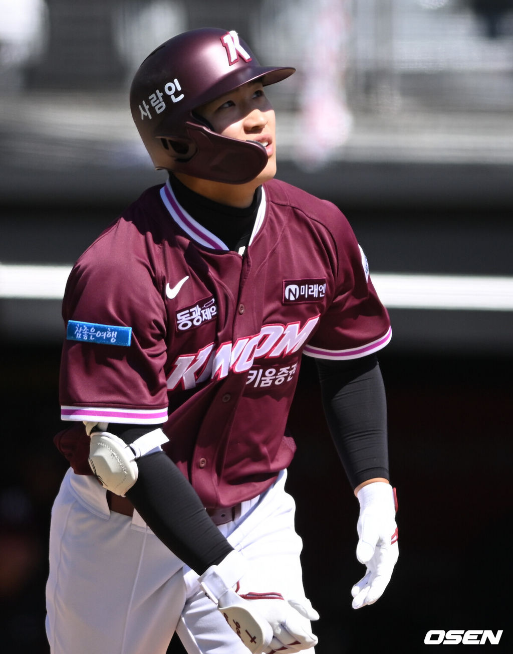 19일 경기도 수원 KT위즈파크에서 ‘2026 신한 SOL KBO리그’ 시범경기 KT 위즈와 키움 히어로즈의 경기가 열렸다.KT는 선발 투수로 보쉴리를, 키움은 김윤하를 마운드에 올렸다.3회초 2사 키움 이주형이 우중월 동점 솔로 홈런을 날린 뒤 타구를 보고 있다. 2026.03.19 /cej@osen.co.kr