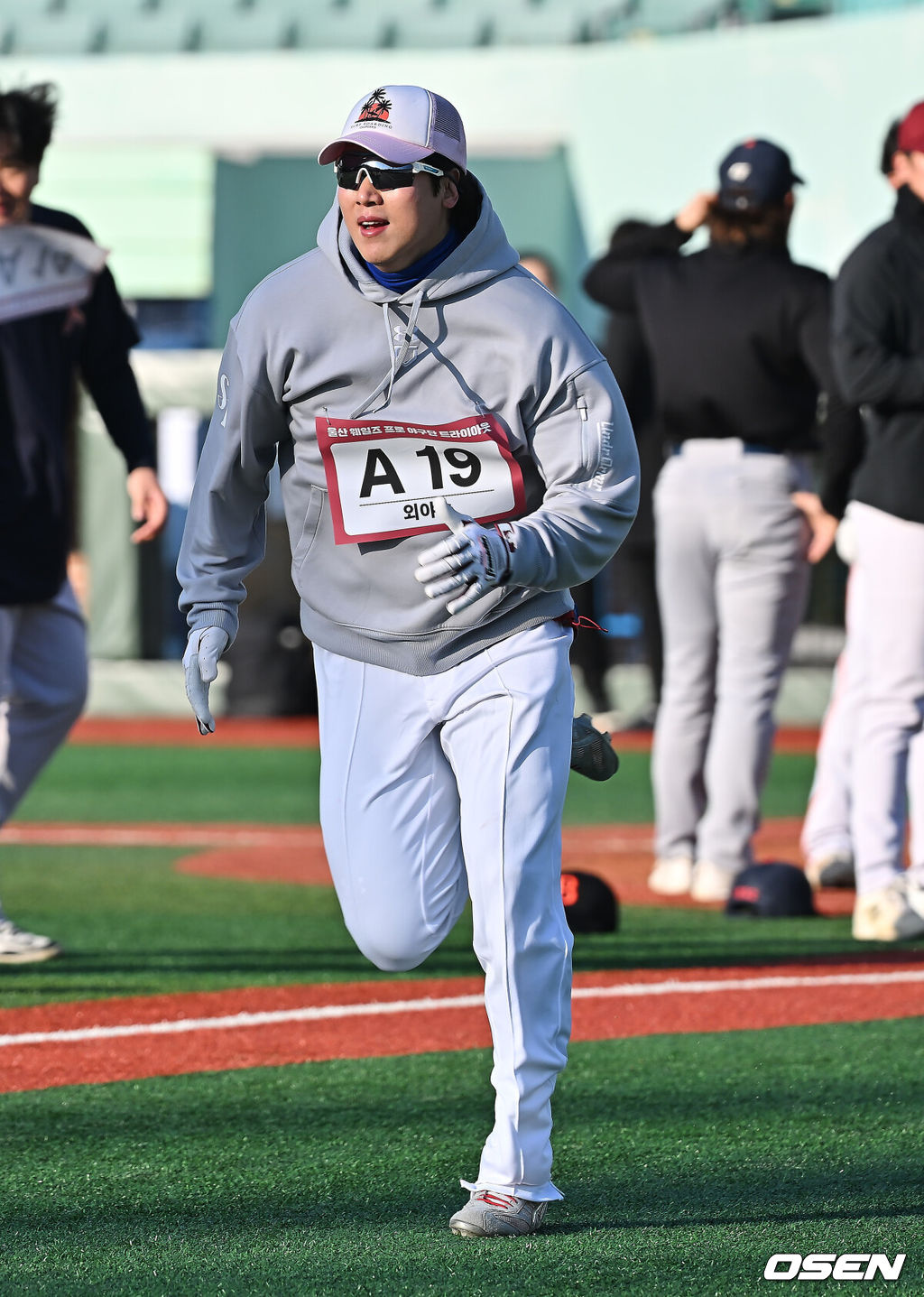 13일 울산 문수야구장에서 울산 웨일즈 트라이아웃이 열렸다. 정원 35명 모집에 무려 230명이 지원한 KBO 퓨처스리그 최초의 시민구단 울산 웨일즈는 13·14일 이틀간의 트라이아웃을 거쳐 15일 합격자를 발표한다.전 키움 히어로즈 외야수 김동엽이 트라이아웃에 참가하고 있다. 2026.01.13 / foto0307@osen.co.kr