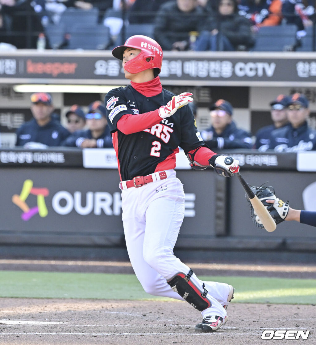 19일 오후 대전 한화생명볼파크에서 2026 신한 SOL KBO 리그 시범경기 한화 이글스와 KIA 타이거즈의 경기를 진행됐다.한화와 KIA는 시범경기에서 각각 2승 4패, 2승 1무 3패를 기록 중이다.9회초 2사 KIA 박민이 재역전 솔로홈런을 날리고 있다.    2026.03.19 / soul1014@osen.co.kr