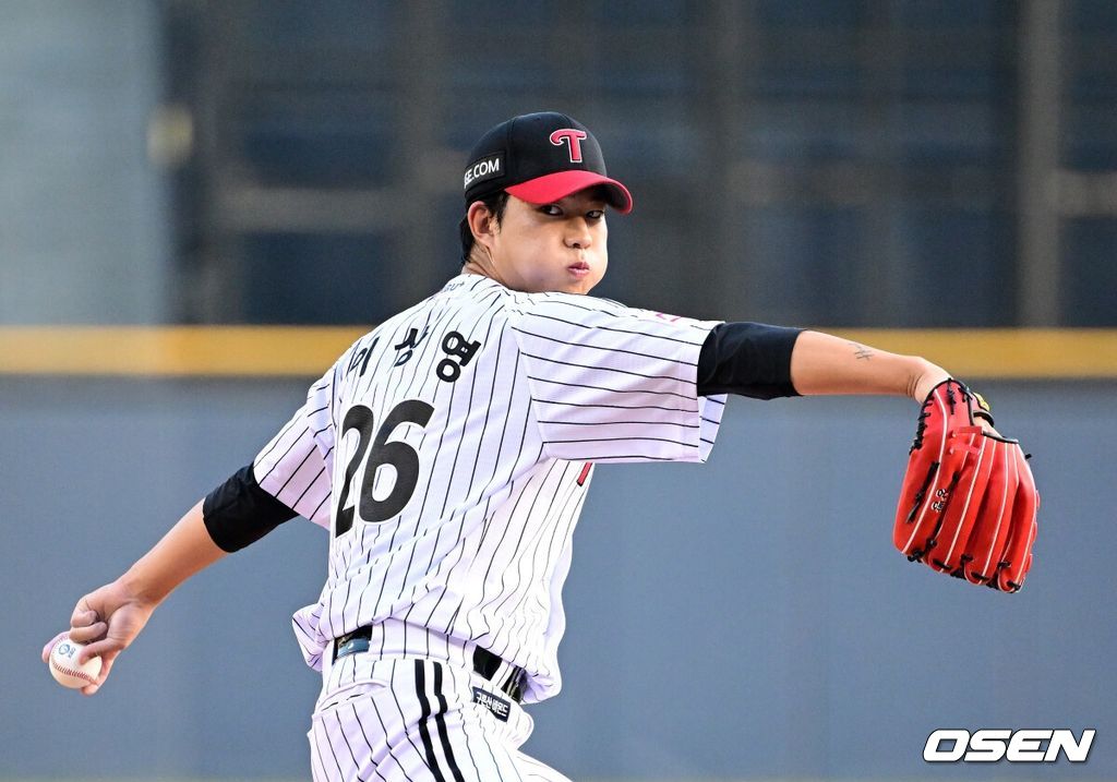 LG 트윈스 투수 이상영이 역투하고 있다. / OSEN DB