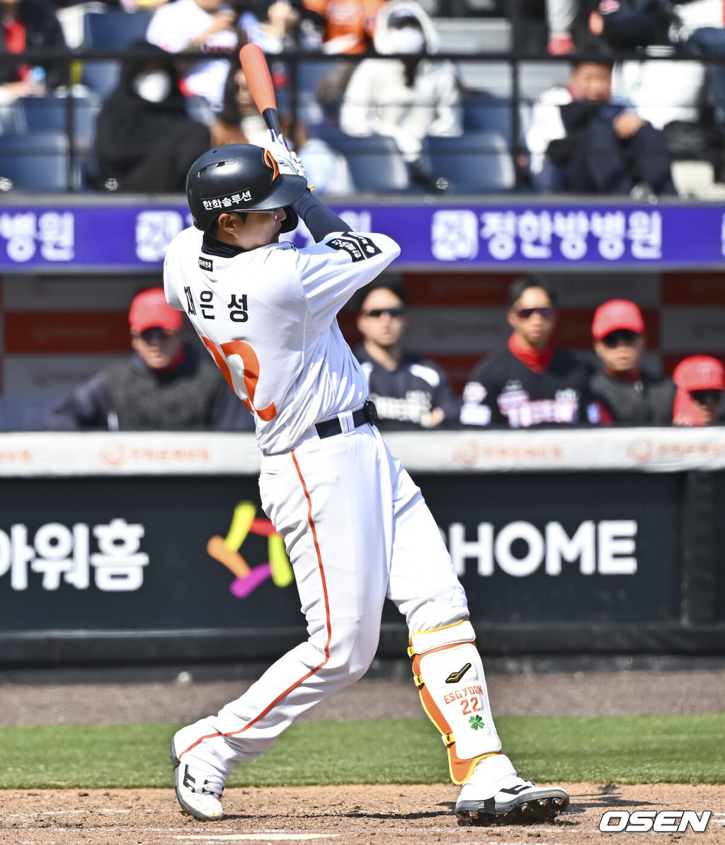 20일 오후 대전 한화생명볼파크에서 2026 신한 SOL KBO 리그 시범경기 한화 이글스와 KIA 타이거즈의 경기를 진행됐다.전날 한화는 4-5로 끌려가다 9회말 허인서의 동점 홈런과 김태연의 끝내기 홈런으로 7-5 역전승을 거두고 2연패를 끊었다.3회말 1사 한화 채은성이 2루타를 날리고 있다.  2026.03.20 / soul1014@osen.co.kr