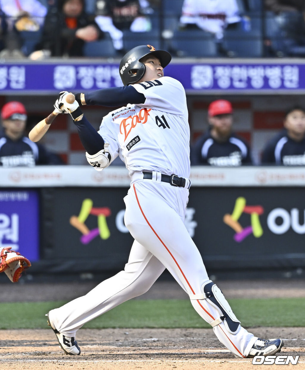 20일 오후 대전 한화생명볼파크에서 2026 신한 SOL KBO 리그 시범경기 한화 이글스와 KIA 타이거즈의 경기를 진행됐다.전날 한화는 4-5로 끌려가다 9회말 허인서의 동점 홈런과 김태연의 끝내기 홈런으로 7-5 역전승을 거두고 2연패를 끊었다.8회말 무사 1,3루 한화 최인호가 1타점 적시타를 날리고 있다.   2026.03.20 / soul1014@osen.co.kr