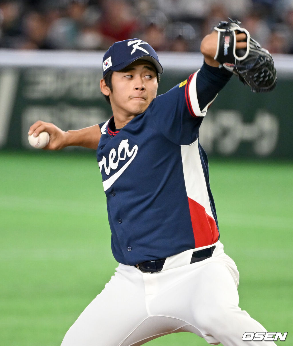 도쿄의 기적이 나왔다. 한국 WBC 대표팀이 17년 만에 1라운드를 통과했다. 한국은 9일 일본 도쿄돔에서 열린 ‘2026 월드베이스볼클래식(WBC)’ 1라운드 C조 호주와의 경기에서 로 승리를 거뒀다. 이로써 한국은 조별라운드 2승2패를 기록하면서 호주, 대만 등을 최소실점률로 제치면서 2009년 이후 17년 만에 1라운드를 통과했다. 이제 한국은 마이애미행 전세기를 탄다.6회말 한국 박영현이 역투하고 있다. 2026.03.09 /spjj@osen.co.kr