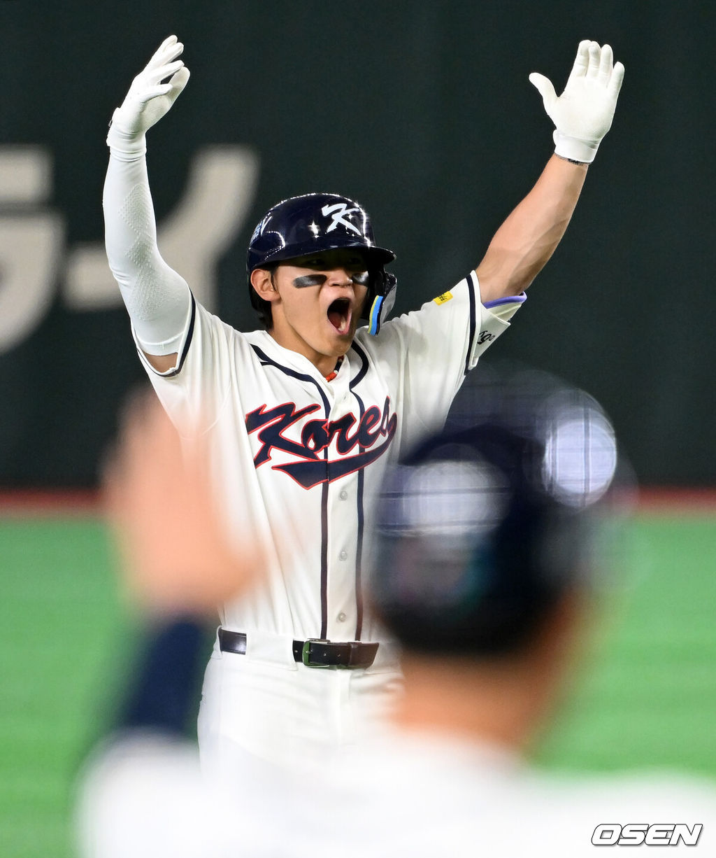 8일 일본 도쿄돔에서 2026 월드베이스볼클래식(WBC) 1라운드 C조 조별리그 대한민국과 대만의 경기가 열렸다.한국은 전날(7일) 일본과의 경기에서 6-8로 석패했다. 앞서 체코전을 11-4로 잡았던 한국은 1승1패를 마크하게 됐고, 남은 대만전과 호주전에 사활을 걸어야 한다.8회말 2사 1루에서 한국 김도영이 동점 1타점 적시 2루타를 날리며 기뻐하고 있다. 2026.03.08 /spjj@osen.co.kr