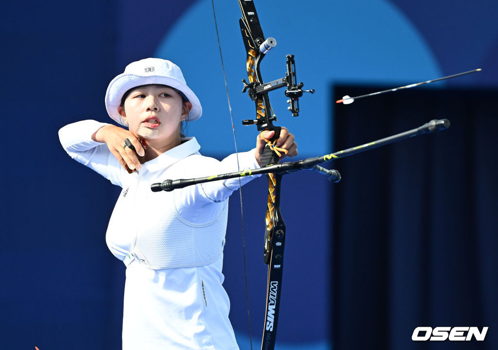 3일(한국시간) 프랑스 파리 레쟁발리드에서 ‘2024 파리올림픽’ 양궁 여자 개인 16강전 한국 임시현과 영국 메건 해버스의 경기가 열렸다.한국 임시현은 7-1로 승리하며 8강에 진출했다. 한국 임시현이 활을 쏘고 있다. 2024.08.03 / dreamer@osen.co.kr