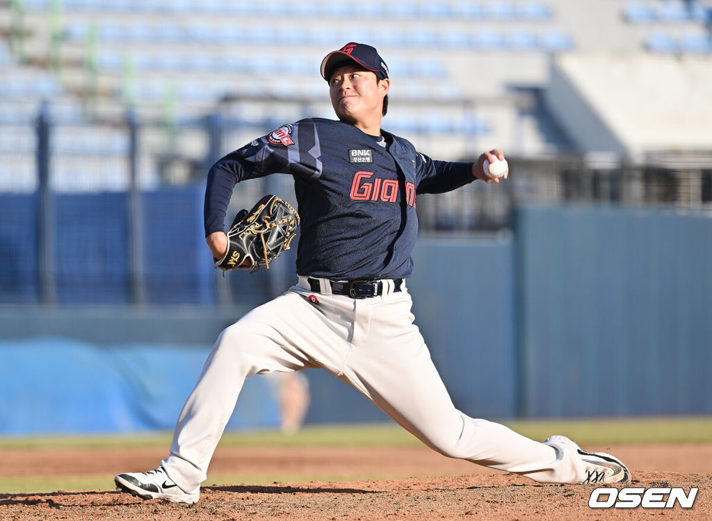 29일 창원 마산야구장에서 2025 울산-KBO Fall League NC 다이노스와 롯데 자이언츠의 경기가 열렸다. 롯데 자이언츠 박세진이 역투하고 있다. 2025.10.29 / foto0307@osen.co.kr
