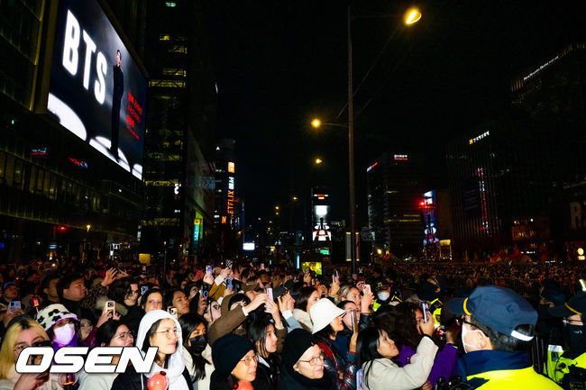 [OSEN=박준형 기자] 21일 오후 서울시 종로구 광화문 광장에서 'BTS&nbsp;컴백 라이브: 아리랑'(BTS&nbsp;THE&nbsp;COMEBACK&nbsp;LIVE&nbsp;|&nbsp;ARIRANG) 공연이 열렸다.
