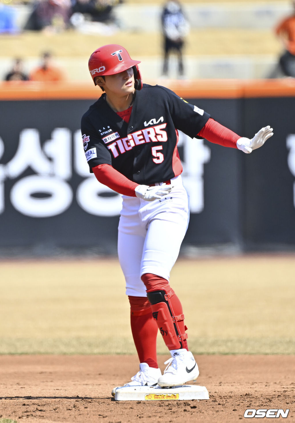 20일 오후 대전 한화생명볼파크에서 2026 신한 SOL KBO 리그 시범경기 한화 이글스와 KIA 타이거즈의 경기를 진행됐다.전날 한화는 4-5로 끌려가다 9회말 허인서의 동점 홈런과 김태연의 끝내기 홈런으로 7-5 역전승을 거두고 2연패를 끊었다.1회초 1사 2루 KIA 김도영이 선취 1타점 적시 2루타를 날리고 타임 요청하고 있다.   2026.03.20 / soul1014@osen.co.kr