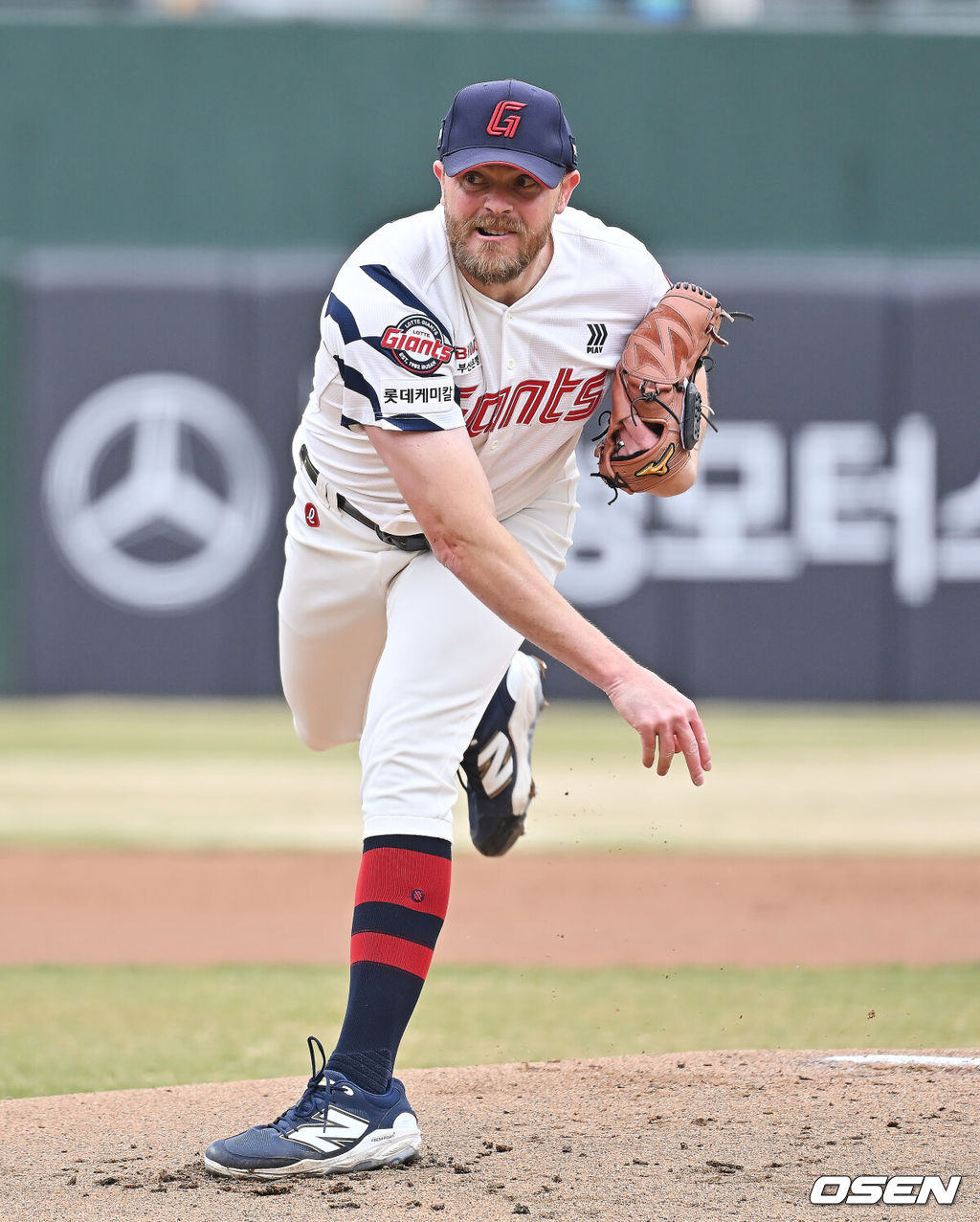 22일 부산 사직야구장에서 2026 신한 SOL KBO 리그 롯데 자이언츠와 한화 이글스의 시범경기가 열렸다. 홈팀 롯데는 비슬리가, 방문팀 한화는 에르난데스가 선발 출전했다.롯데 자이언츠 선발 투수 비슬리가 역투하고 있다. 2026.03.22 / foto0307@osen.co.kr