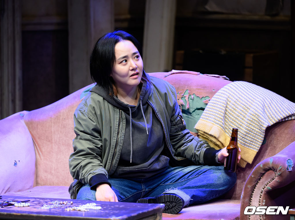 거칠게 살아온 '트릿'역으로 9년 만에 무대 복귀한 문근영