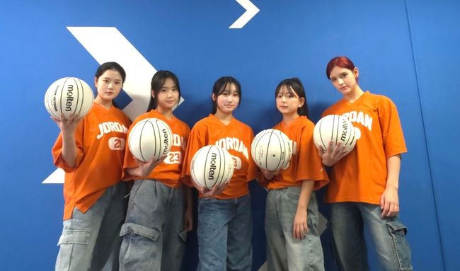 [사진] W걸스 김태희, 황시원, 장유하, 황재은, 송시아(좌부터)