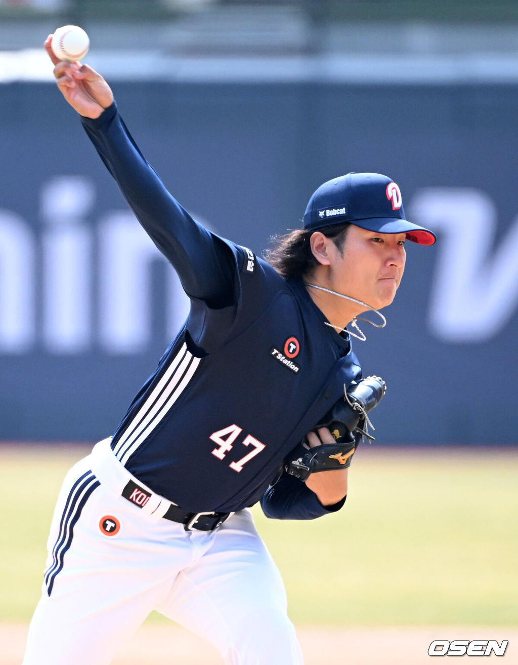 23일 경기도 수원 KT위즈파크에서 ‘2026 신한 SOL KBO리그’ 시범경기 KT 위즈와 두산 베어스의 경기가 열렸다.시범경기는 오는 24일까지 각 팀당 12경기씩 총 60경기가 펼쳐진다.1회말 무사에서 두산 선발투수 곽빈이 역투하고 있다. 2026.03.23 / sunday@osen.co.kr